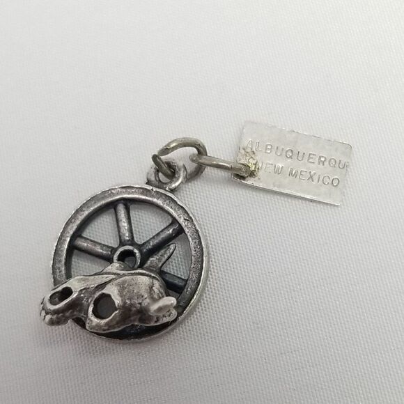 Vintage Sterling Silver Albuquerque New Mexico Skull Wagon Wheel Charm Pendant - Picture 3 of 7